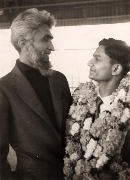 Husain seeing off Ravi as he departs India in 1958