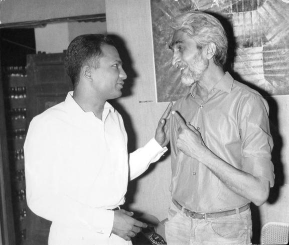 Virendra with M. F. Husain in 1965 at Devayani Krishna’s second solo show at Kumar Gallery